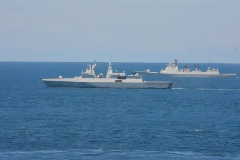 برگزاری رژه دریایی با حضور شناورهای رزمی