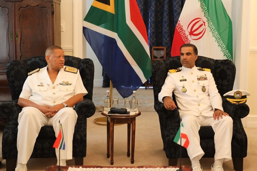 فرمانده ناوگروه 103 نداجا با فرمانده نیروی دریایی آفریقای جنوبی دیدار کرد