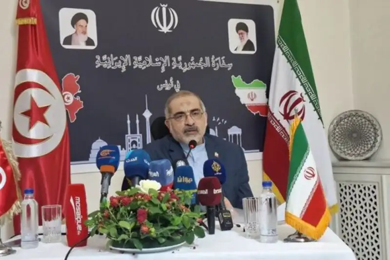 دیپلمات ایرانی: دولت متعهد به حل مشکلات اقتصادی است