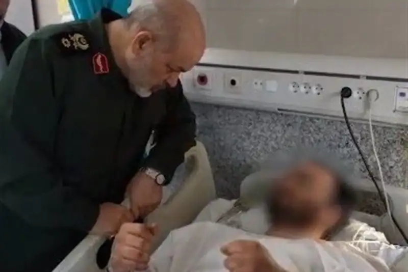 عیادت سردار وحیدی از جانبازان انتظامی و امنیتی حملات تروریستی اخیر