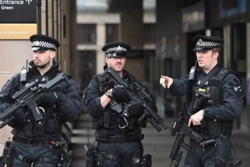 بازداشت 14 تن از آشوبگران مقابل سفارت ایران در لندن