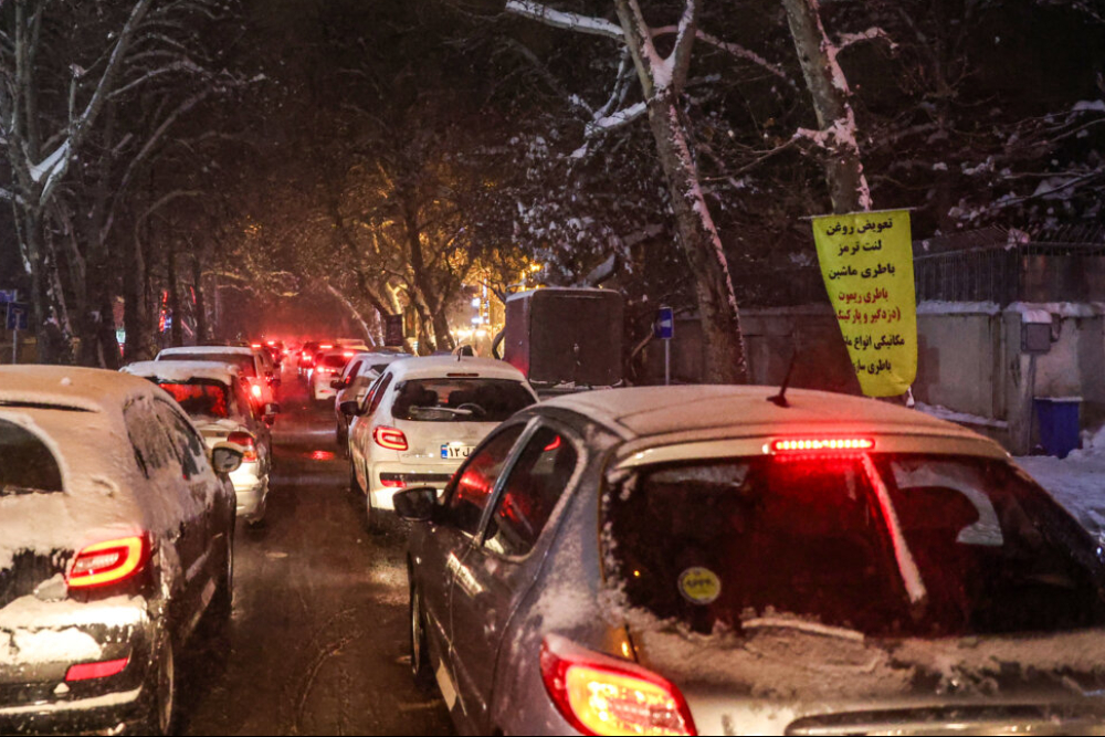 معابر تهران لغزنده است از سفرهای غیرضروری خودداری کنید