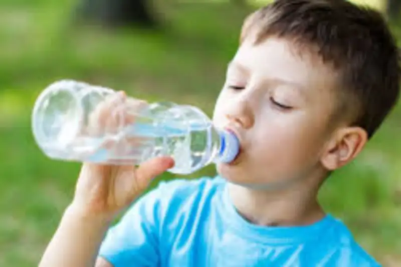 میزان نیاز روزانه کودکان به آب