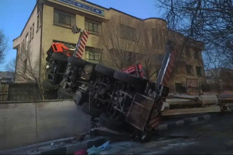 جرثقیل 110 تنی در پروژه ساختمانی تهران سقوط کرد