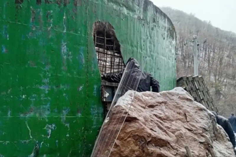 رانش شدید زمین در آستارا و آسیب دیدن تصفیه‌خانه بهارستان