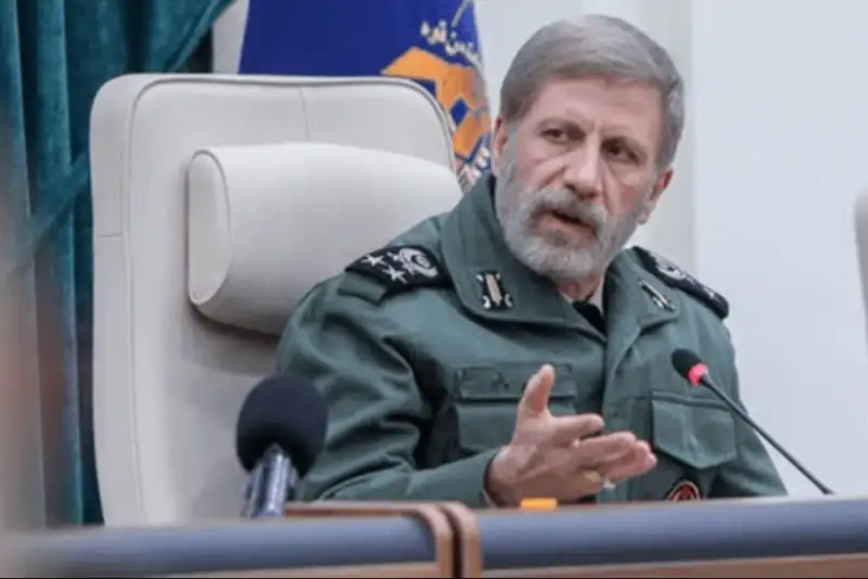 سرلشکر حاتمی: با جان خود از ملت و کشور حفاظت می‌کنیم