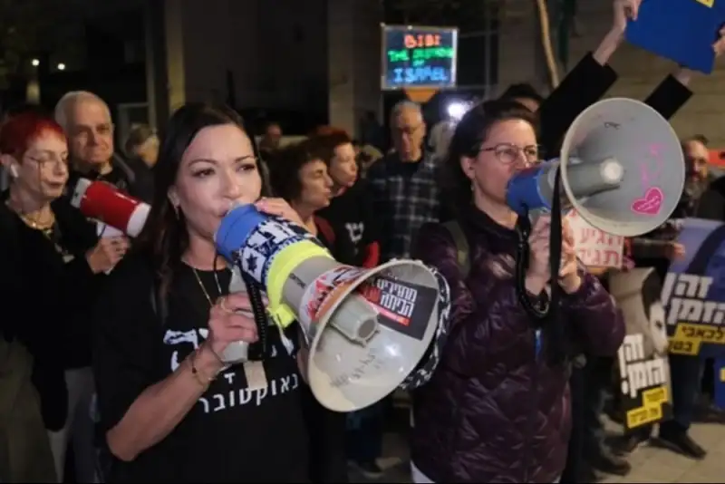 تظاهرات صهیونیست‌ها مقابل اقامتگاه نتانیاهو/ خواستار استعفا برای وی شدند