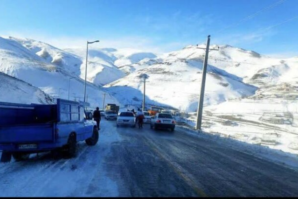 انسداد محور اسالم به خلخال به‌دلیل برف و کولاک شدید