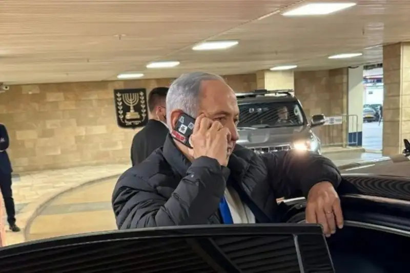 تلفن نتانیاهو با نوار چسب روی دوربین جنجال به پا کرد