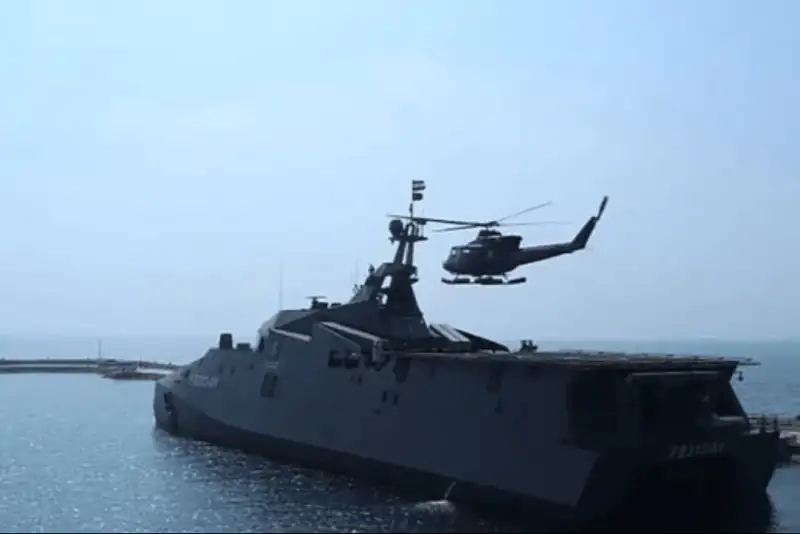 معاون نیروی دریایی سپاه: بر آسمان، سطح و زیر آب‌های تنگه هرمز احاطه داریم