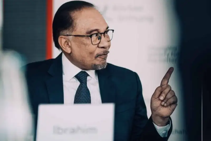 مالزی به آمریکا هشدار داد؛ از لبه پرتگاه عقب‌ نشینی کن