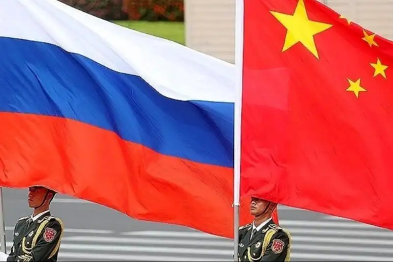 تماس تلفنی وزیران دفاع روسیه و چین با موضوع ایران