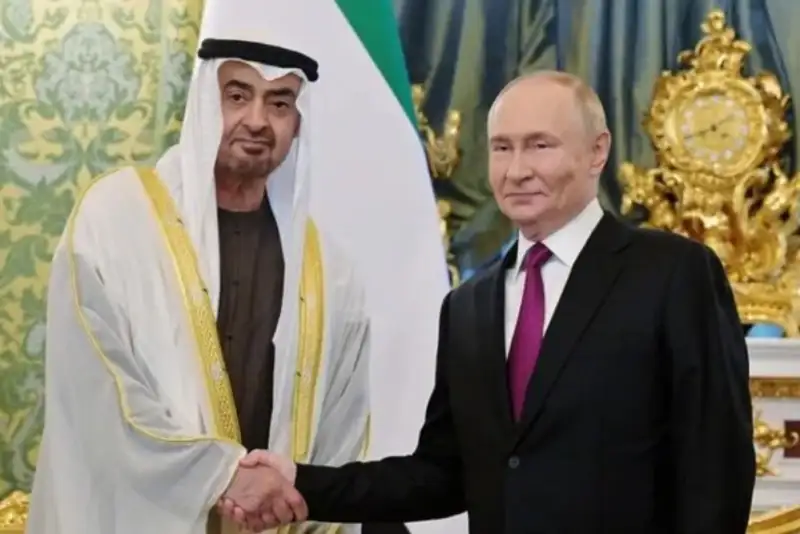 پوتین در دیدار با رئیس امارات: تحولات ایران را زیر نظر داریم