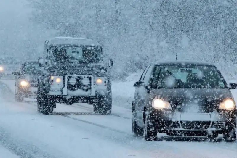 کولاک برف در آزاد راه تهران - شمال ؛ از سفر غیر ضرور پرهیز کنید