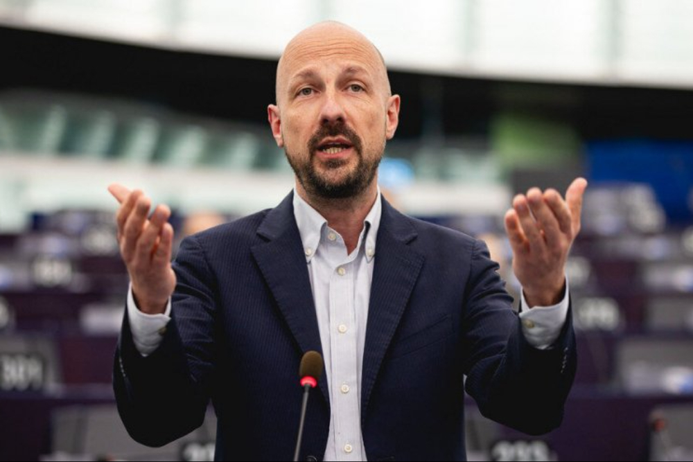 انتقاد صریح یک مقام اروپایی از تهدید نظامی آمریکا علیه ایران