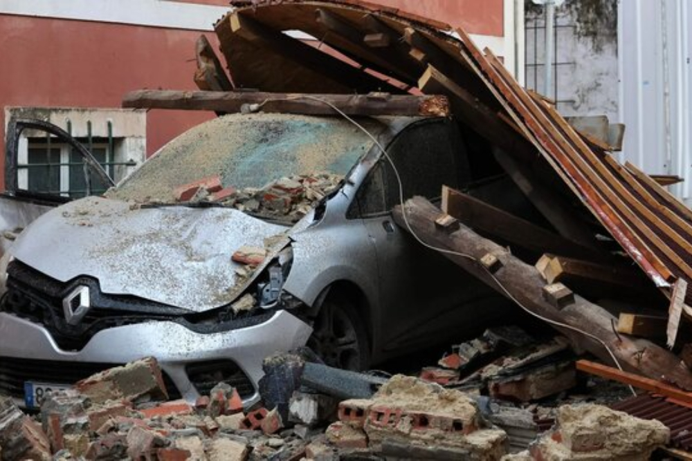 قطع برق هزار نفر در پرتقال درپی وقوع طوفان