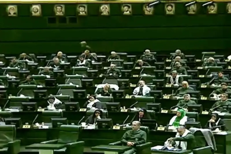 مجلس یکدست سبزپوش شد