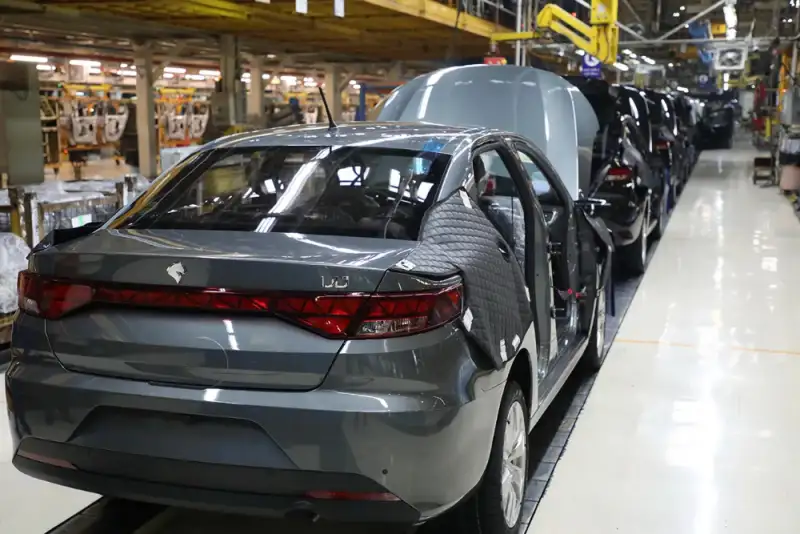 چراغ قرمز صمت مقابل خودروسازان