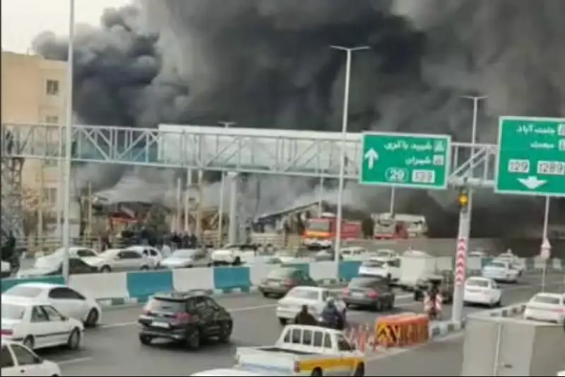 آتش‌سوزی گسترده در بازارچه جنت آباد + فیلم