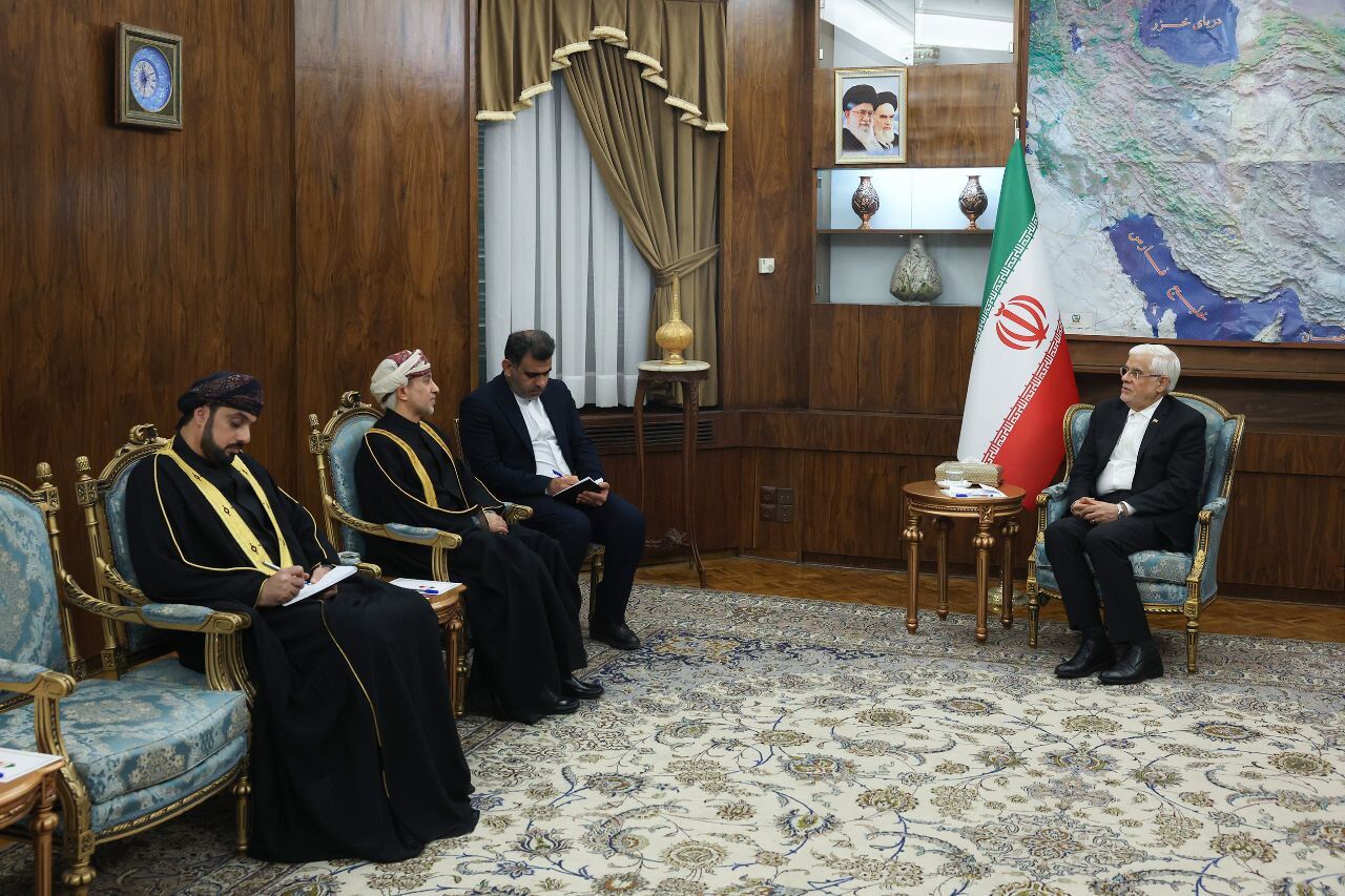 Iran sets goal to boost economic ties with Oman to $5 billion