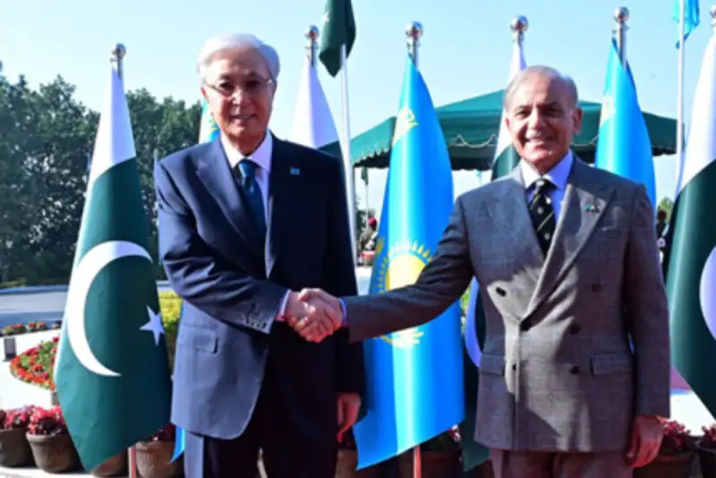 تاکید پاکستان و قزاقستان بر حل‌وفصل دیپلماتیک تنش‌های منطقه‌ای