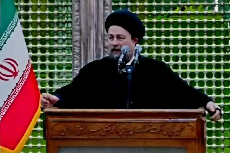 سید حسن خمینی: دشمنان از هر سو آمده‌اند، اگر با هم باشیم بسیار قوی هستیم