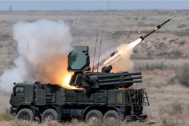 وزارت دفاع روسیه: حملات پهپادی گسترده اوکراین به 6 منطقه دفع شد