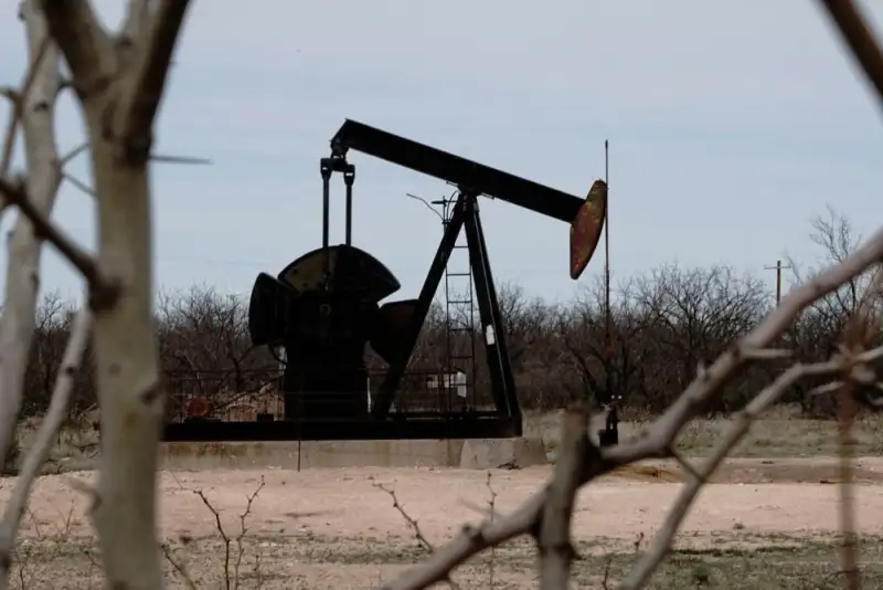 مذاکرات هسته‌ای ایران و آمریکا در عمان قیمت‌ نفت را پایین کشید