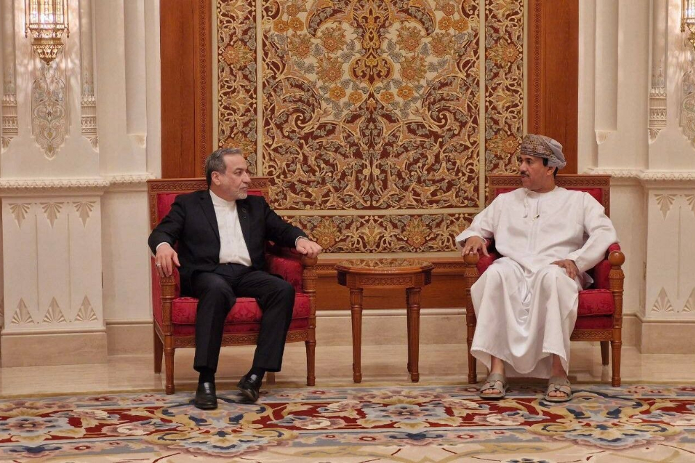 عراقجي يصل إلى العاصمة العمانية مسقط