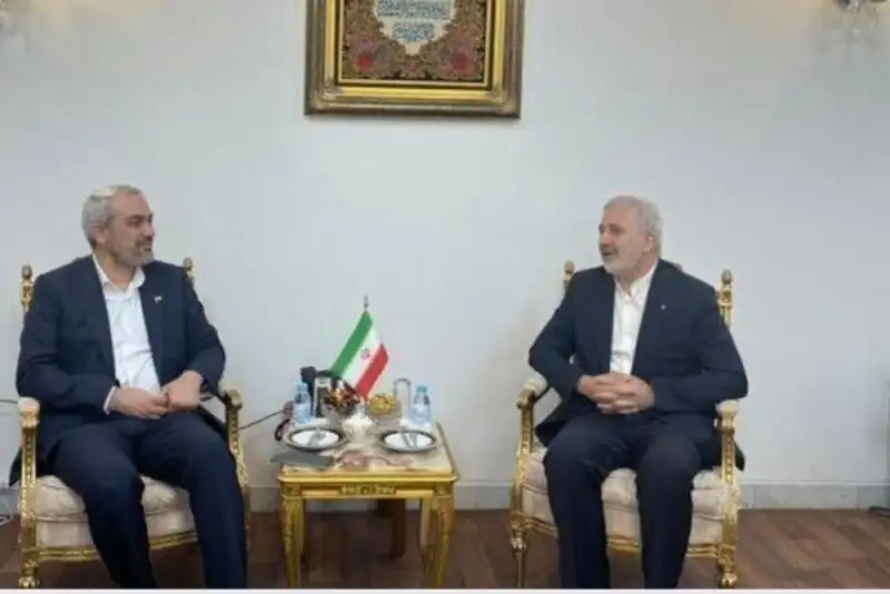 وزیر اقتصاد وارد عربستان شد