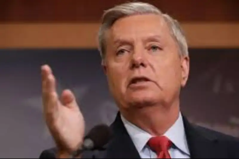 امیدواری سناتور آمریکایی به راه حل دیپلماسی و توافق با ایران