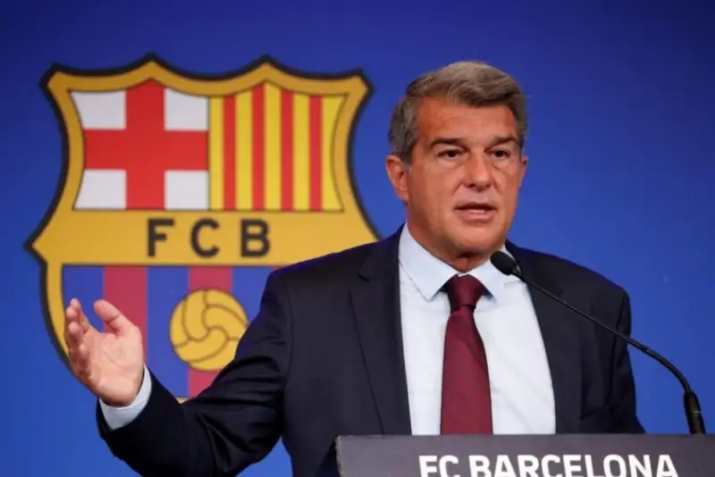 لاپورتا از ریاست بارسلونا کناره‌گیری کرد