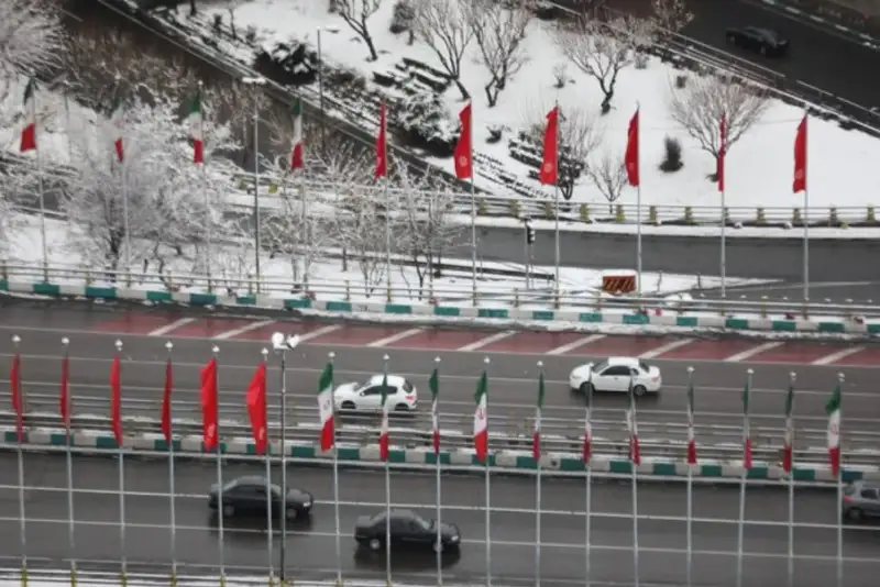 وزش باد شدید همراه با بارش باران در تهران