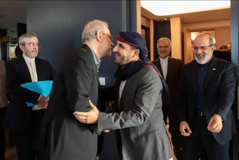 علی لاریجانی با سخنگوی انصارالله یمن دیدار کرد