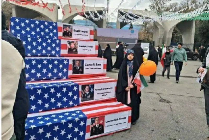 بازتاب تابوت فرماندهان با پرچم آمریکا در رسانه ها