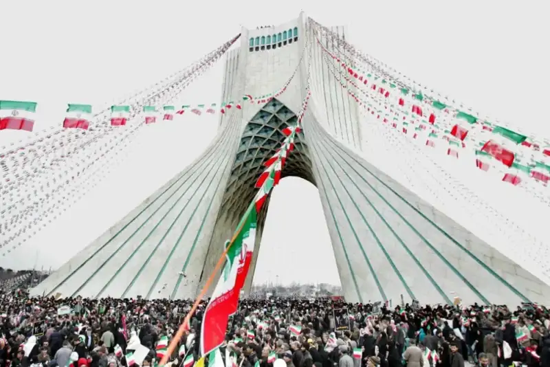 ققنوس امید از خاکستر جنگ ادراکی دشمنان اوج گرفت