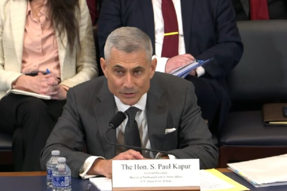 بازنگری سیاست آمریکا در قبال افغانستان کلید خورد