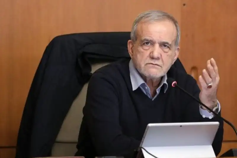 پزشکیان: 20 هزار مگاوات کسری برق داشتیم؛ امروز مانع قطعی گاز و برق شدیم