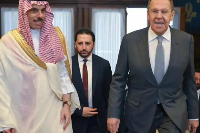 کاهش تنش‌‌های منطقه‌ای؛ موضوع رایزنی لاوروف و بن‌فرحان