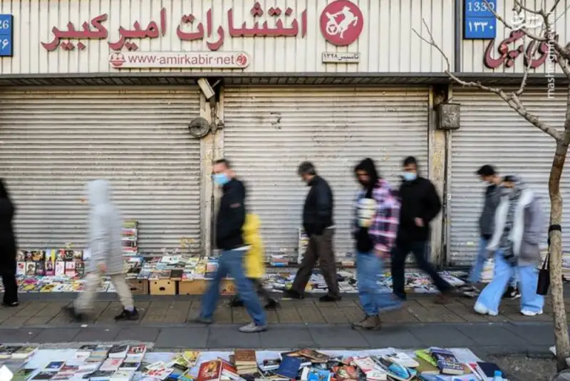 جشن کتاب در تالار وحدت، عزا در راسته‌ی کتابفروش‌ها