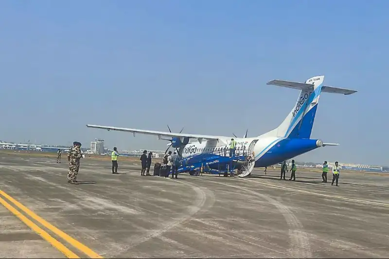 پرواز کلکته به دنبال تهدید بمبگذاری متوقف شد