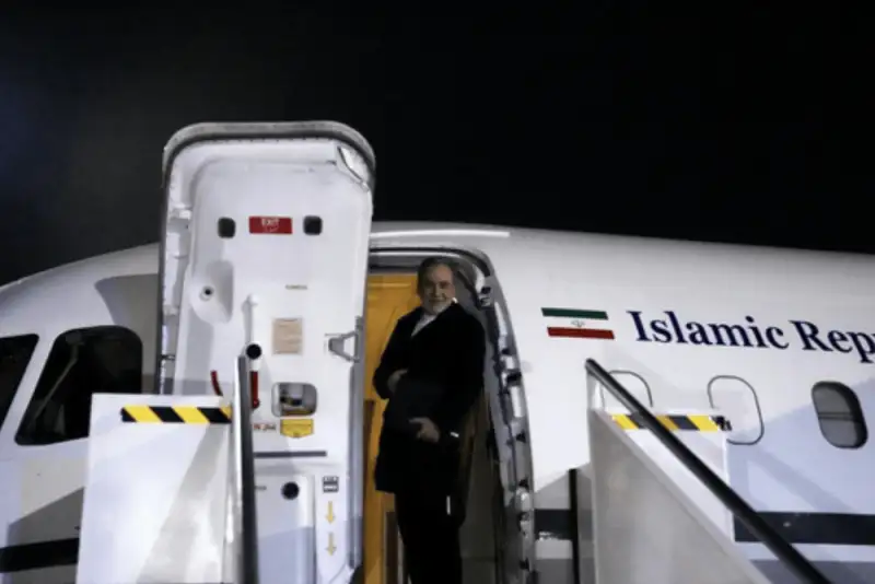 عراقچی راهی ژنو شد