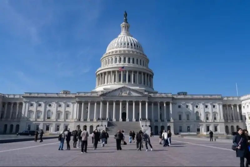 وقوع حادثه امنیتی مقابل کنگره آمریکا