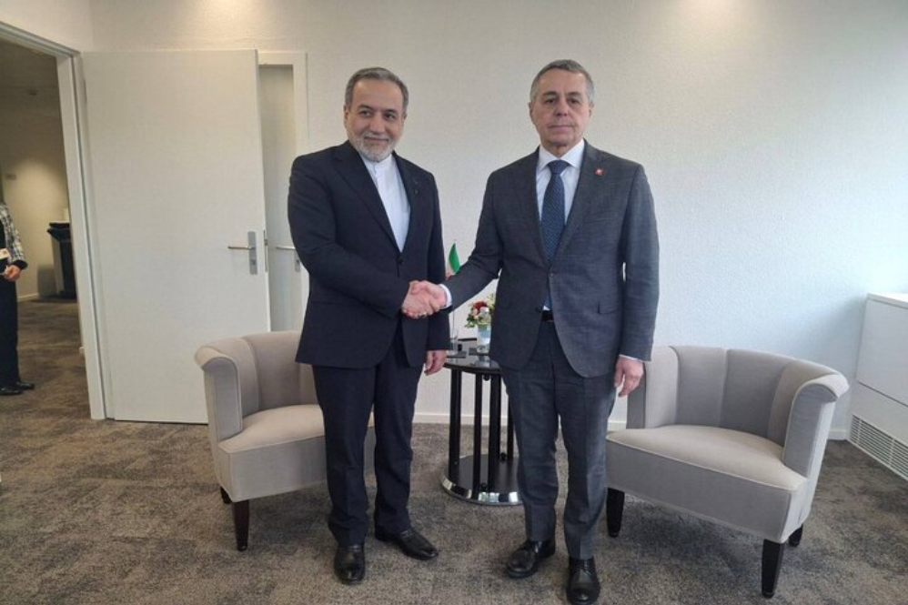 עיראקי נפגש עם עמיתו השוויצרי