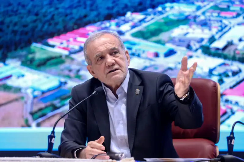 پزشکیان:اگر پروژه ای تعریف کنیم اعتبار آن را تامین می کنیم/حل مشکل برق با پنل های خورشیدی