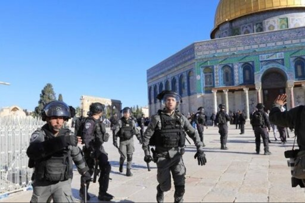 ادامه یورش به مسجد الاقصی حتی در ماه مبارک رمضان