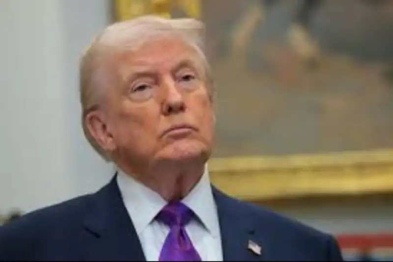 ترامپ: در حال بررسی موضوع ایران هستم