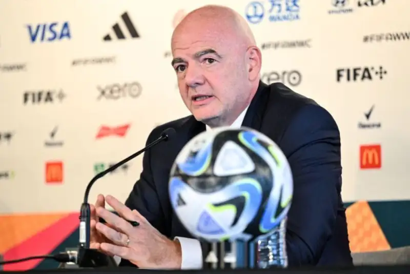 رئیس فیفا متهم به همدستی در جنایات جنگی شد