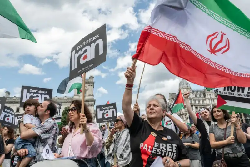 مخالفت اکثریت مردم انگلیس با استفاده آمریکا از پایگاه‌های نظامی این کشور علیه ایران