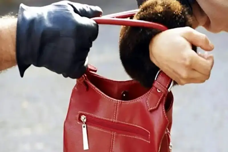 در مواجهه با کیف‌قاپی و سرقت چه کنیم؟